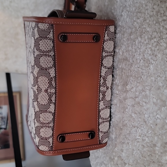 Coach Rogue 20 – Signature Textile Jacquard with Varsity Patches - Picture 15 of 16